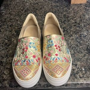 Johnny Was Vinny Morraco leather Gold Floral Print Slip On Sneakers sz 8